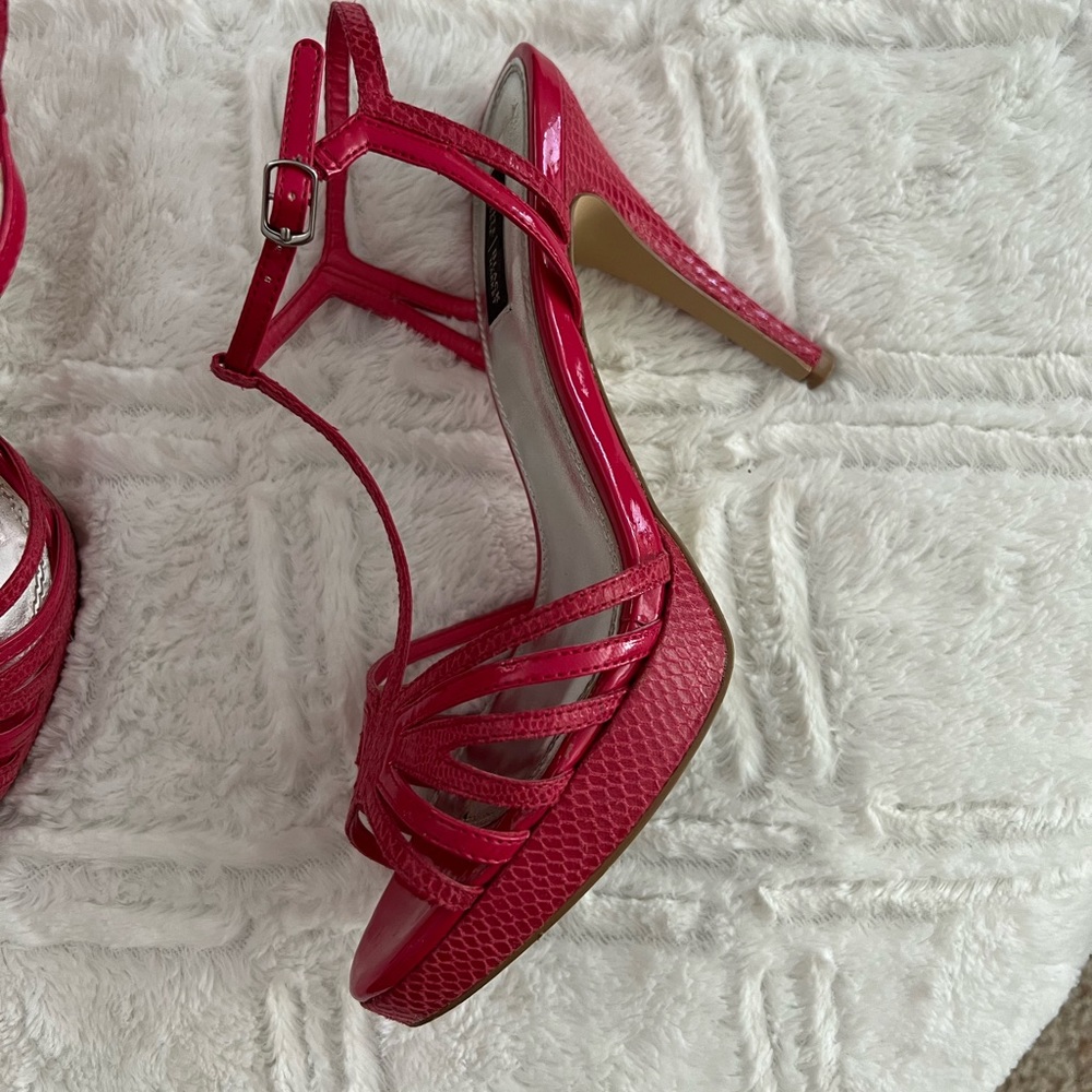 White House Black Market fuchsia heels - Picture 2 of 5